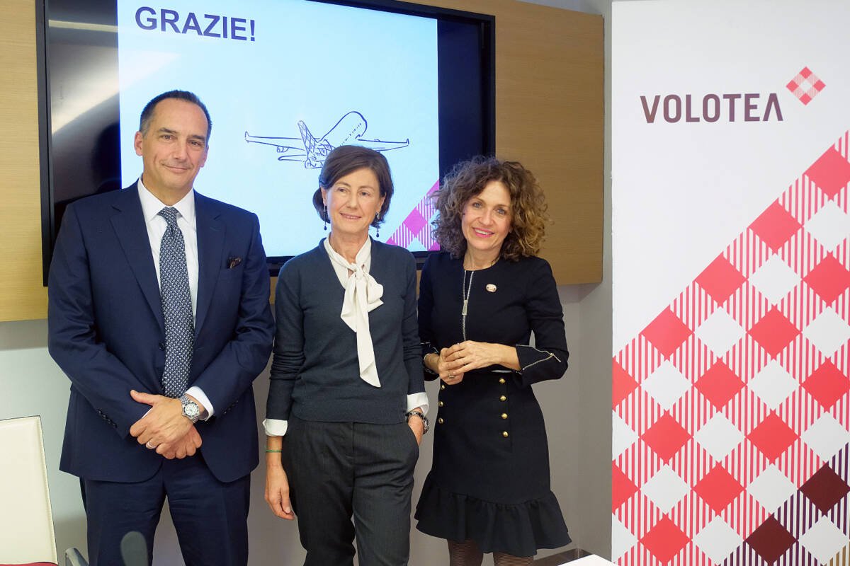 Da sinistra Camillo Bozzolo, Direttore Commerciale Aviation Gruppo SAVE; Alessandra Bonetti, Amministratore Delegato di Catullo; Valeria Rebasti, International Market Director di Volotea.(Credit Stefano Valentino - Ennevi Foto)