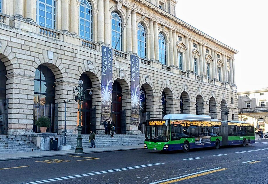 Autobus Atv bus - piazza Bra Gran Guardia