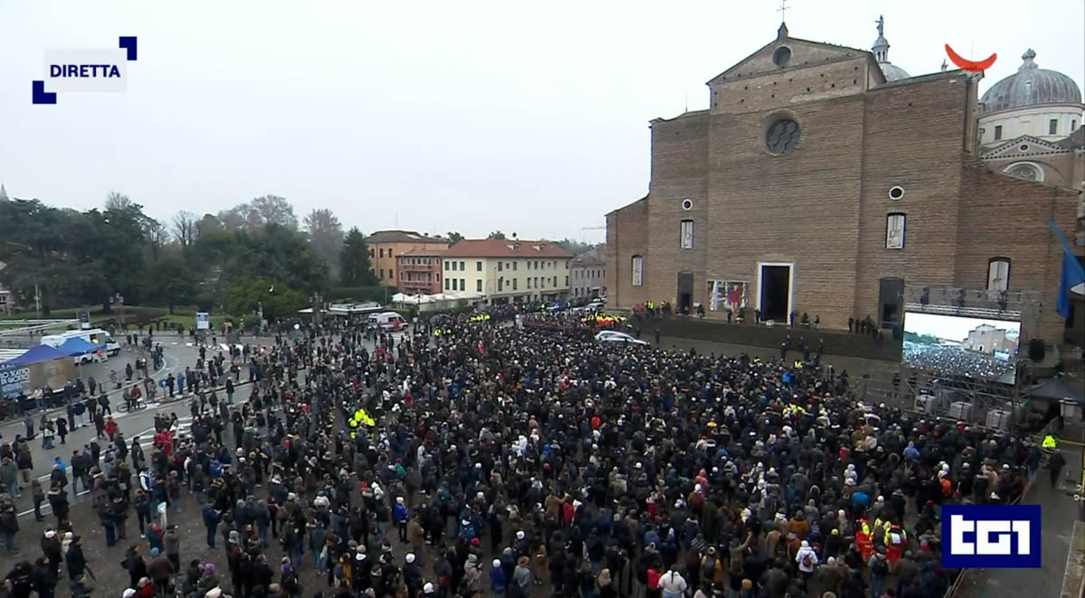 Il funerale di Giulia Cecchettin. Immagine Rai 1