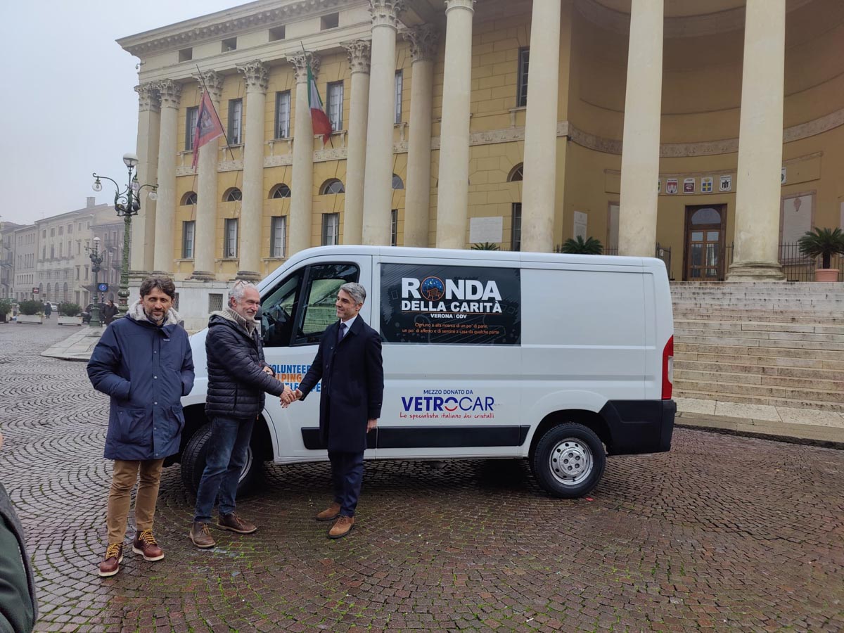 Furgone Ronda Carità donato da Vetrocar