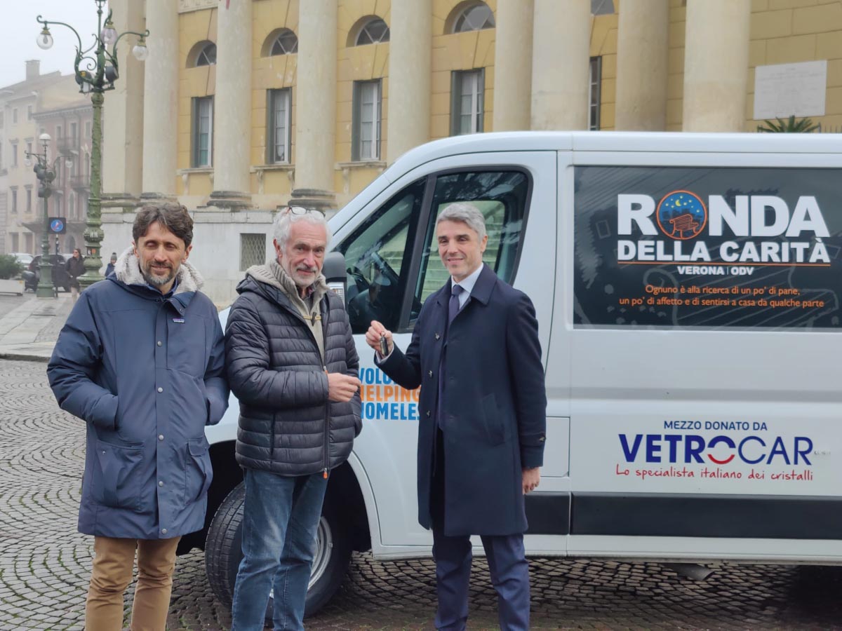 Furgone Ronda Carità donato da Vetrocar
