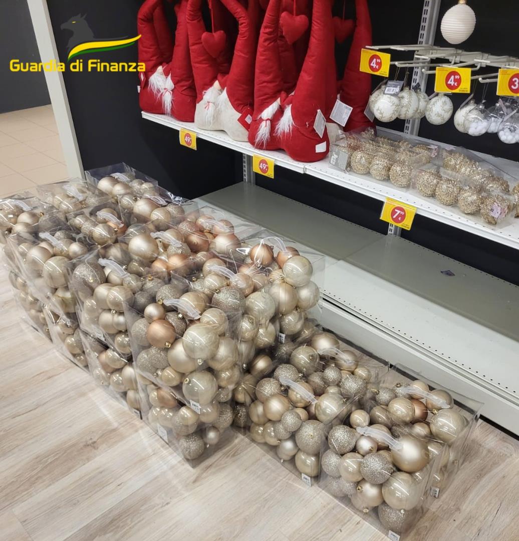 Guardia di Finanza - articoli natalizi pericolosi