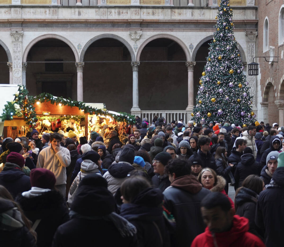 turisti verona centro storico ponte Immacolata