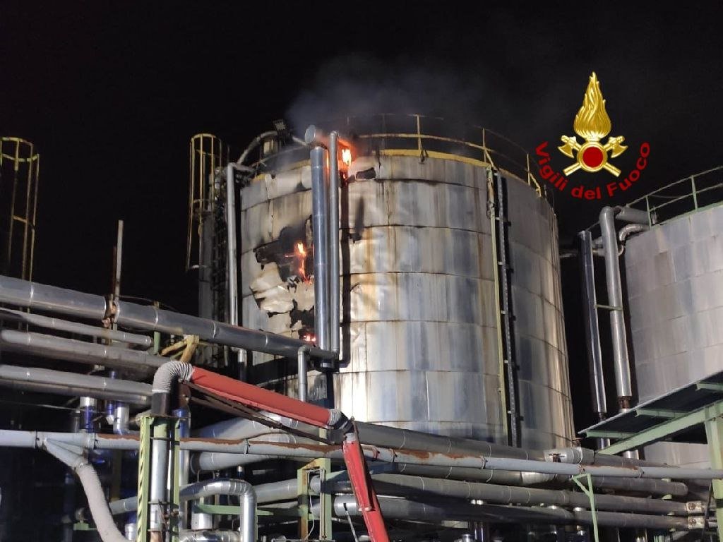 incendio silos ronco all'adige