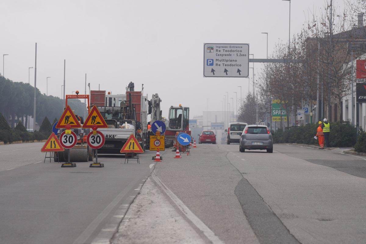 Lavori per la filovia in viale Piave a Verona (29 gennaio 2024)