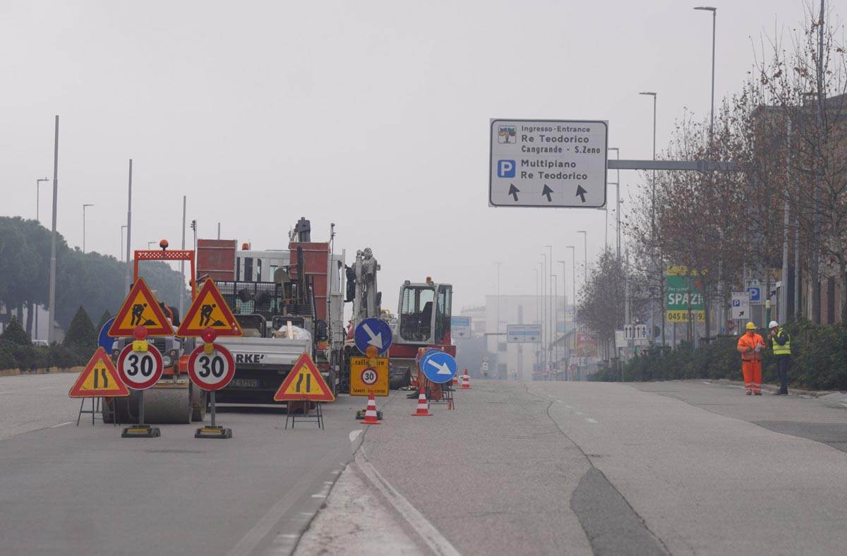 Lavori per la filovia in viale Piave a Verona (29 gennaio 2024)