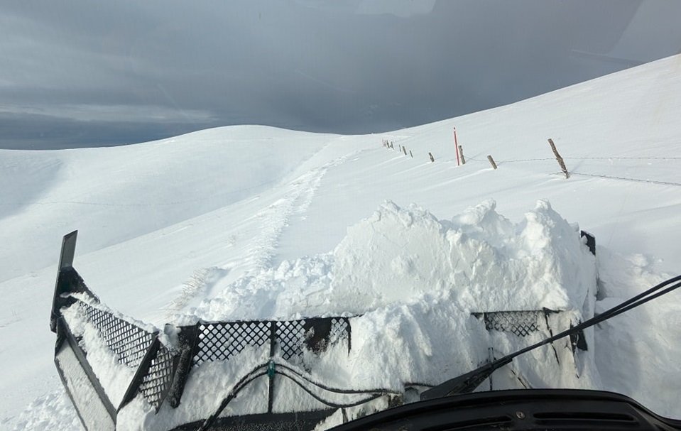 Mezzo battipista in azione in Lessinia.