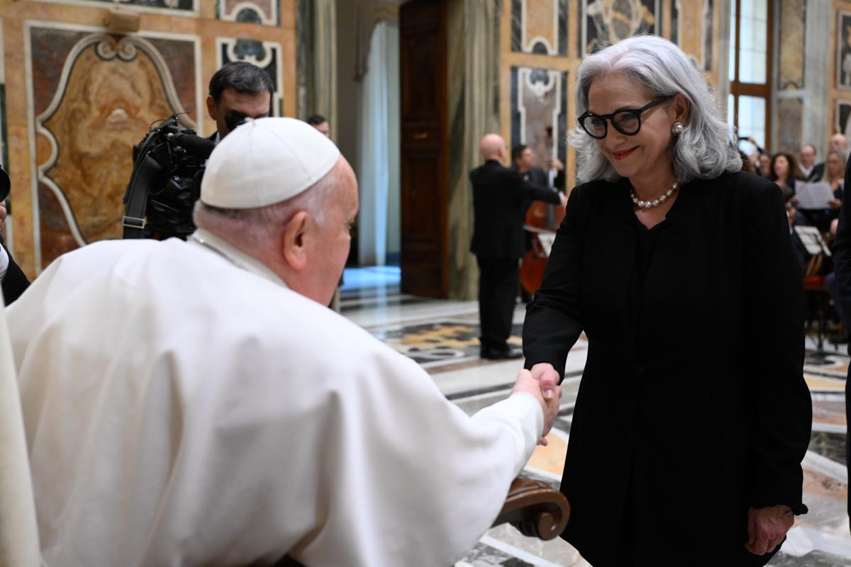 Papa Francesco e la Sovrintendente di Fondazione Arena di Verona Cecilia Gasdia