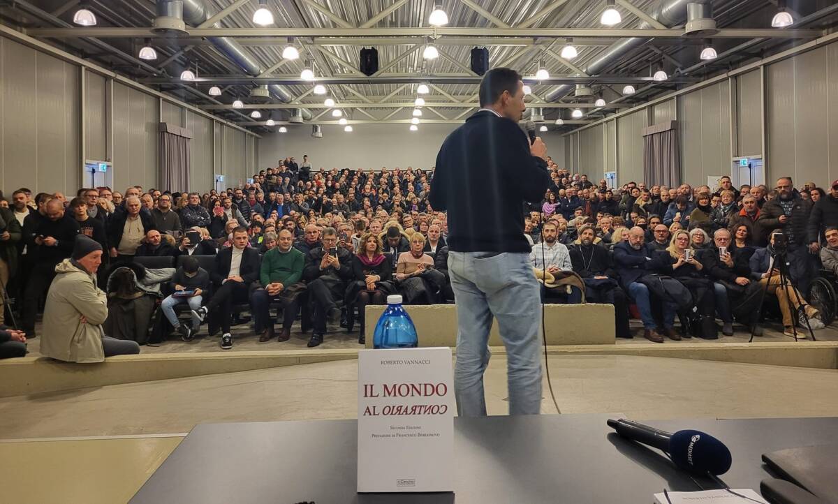 Roberto Vannacci a Tregnago (Foto Vito Comencini).