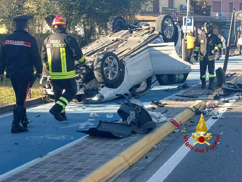 Incidente Lazise - abbatte palo - Vigili del fuoco