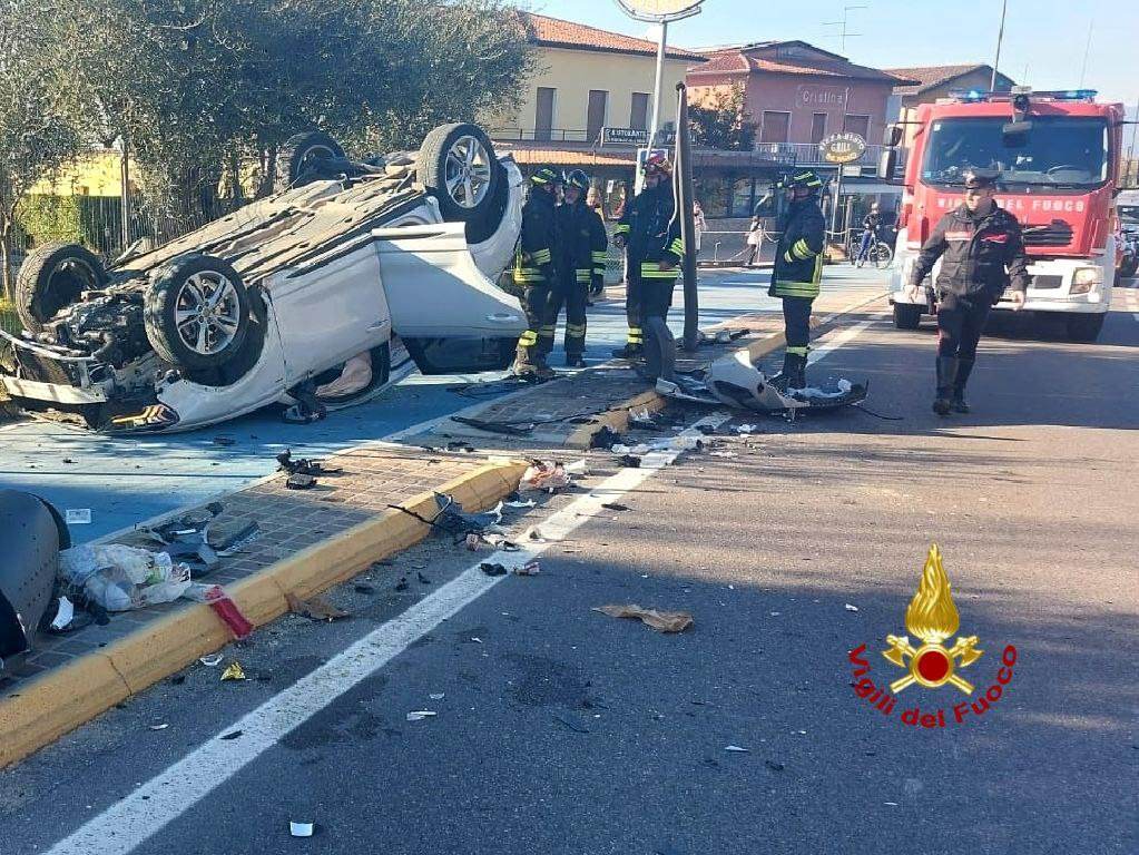 Incidente Lazise - abbatte palo - Vigili del fuoco