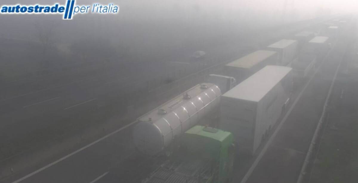Nebbia A1 incidente tamponamenti