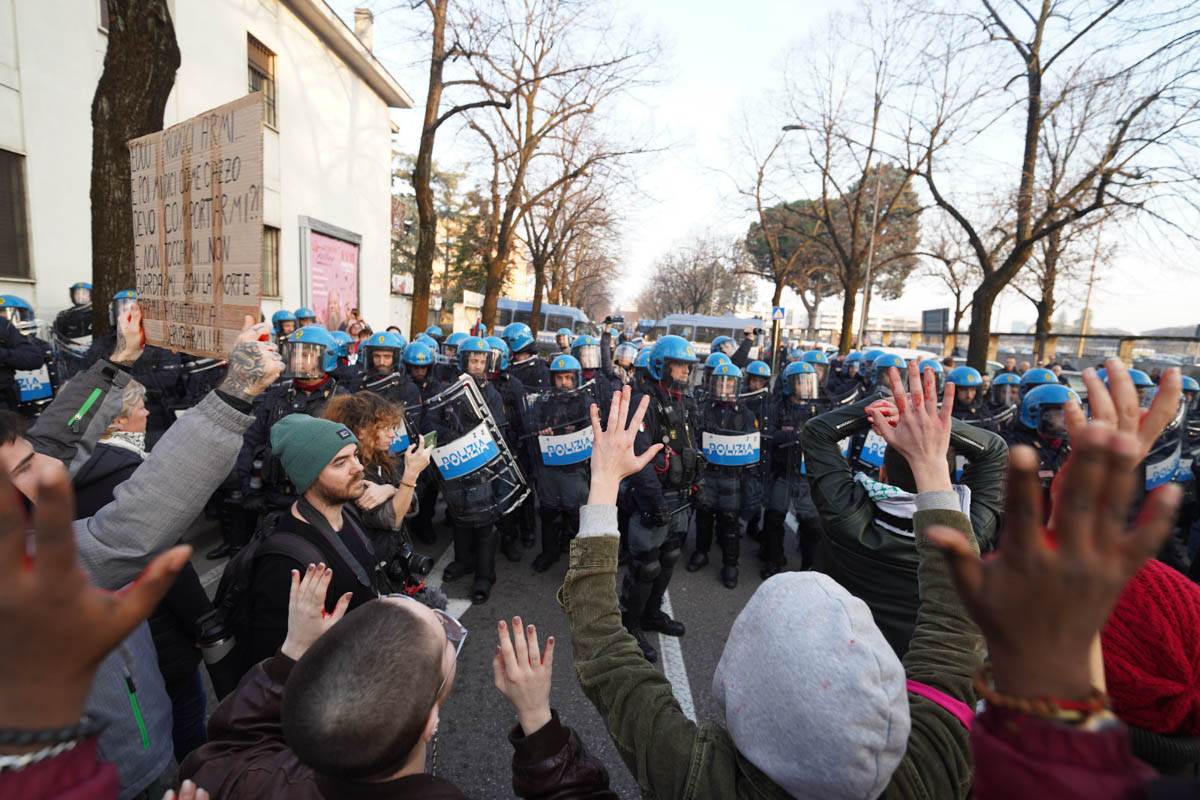 Proteste fiera armi manifestazione (AS)
