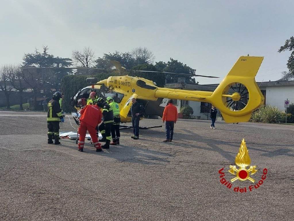Vigili del fuoco - elicottero - intervento incidente italpollina