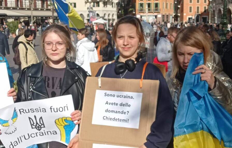 manifestazione ucraina piazza Bra Verona