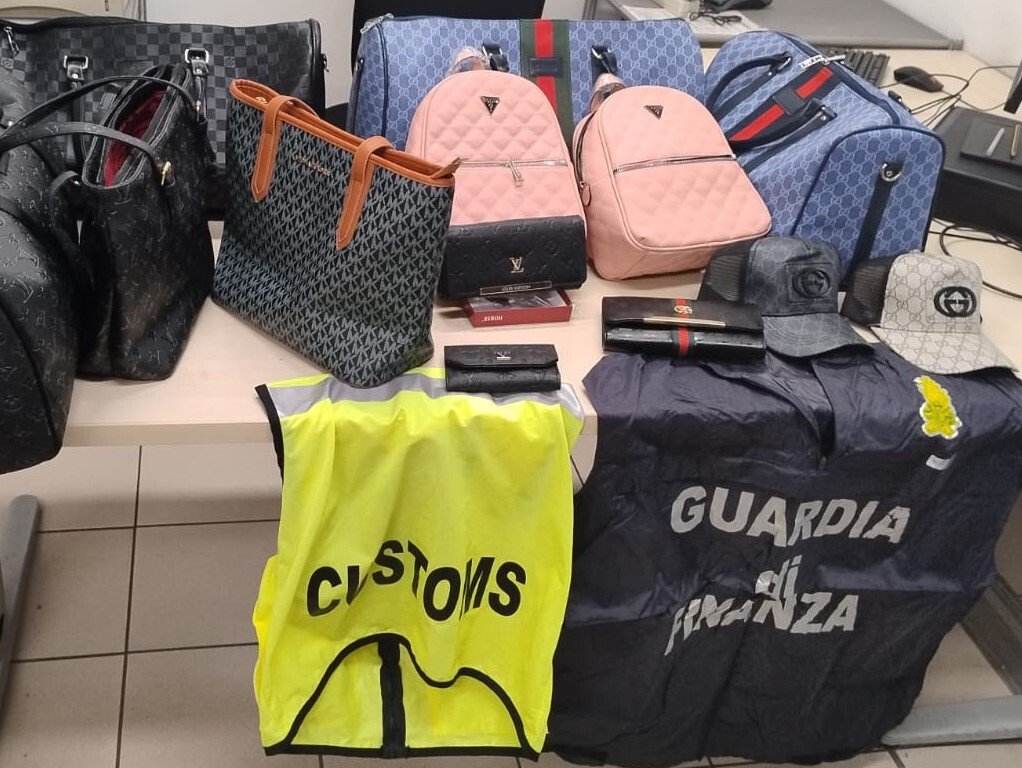 Prodotti contraffatti aeroporto Verona sequestro