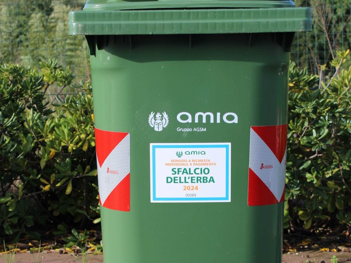 Amia Verona - bidone verde sfalcio erba