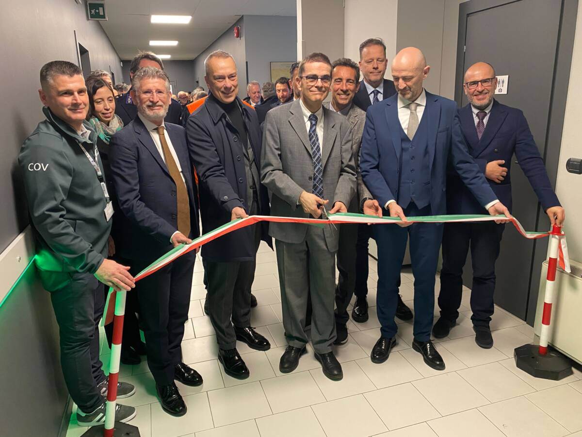 a4 taglio del nastro