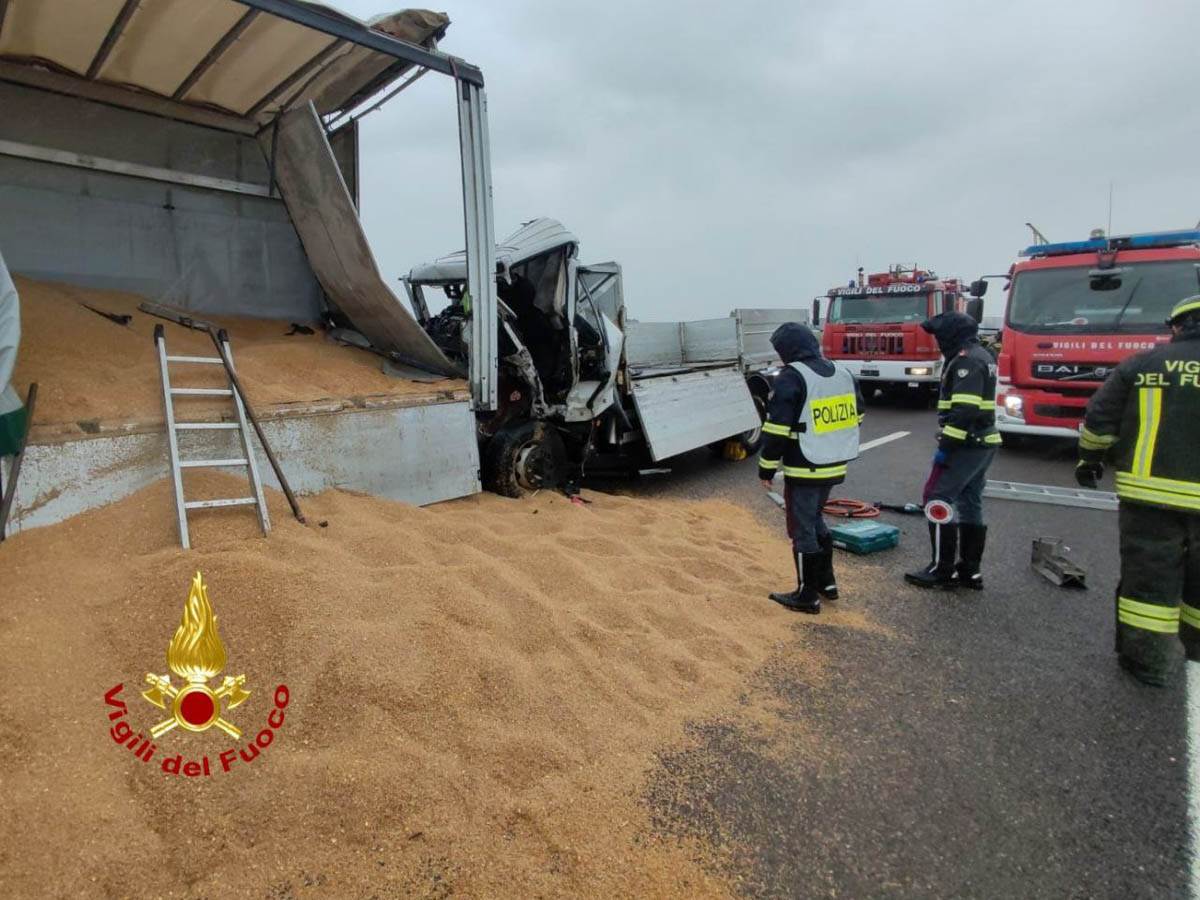 Incidente A22 Nogarole Rocca - VVF