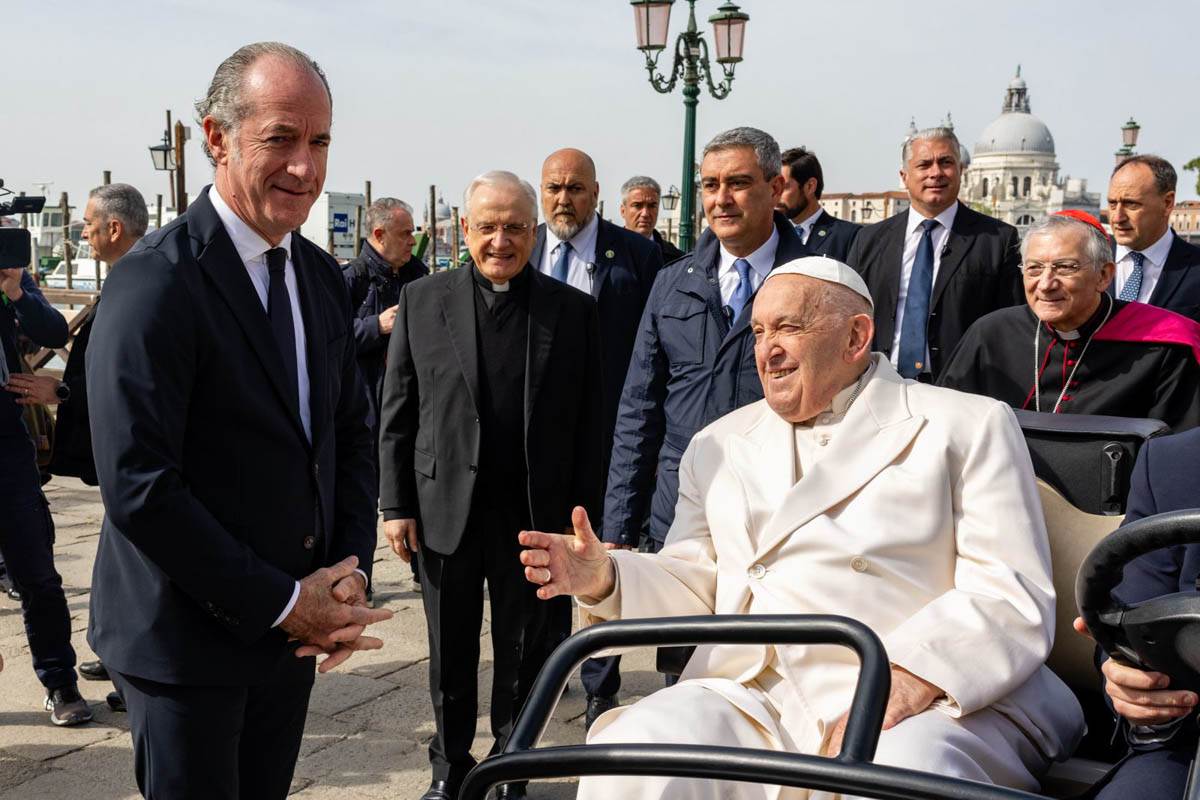 Papa Francesco a Venezia con il presidente del Veneto Luca Zaia