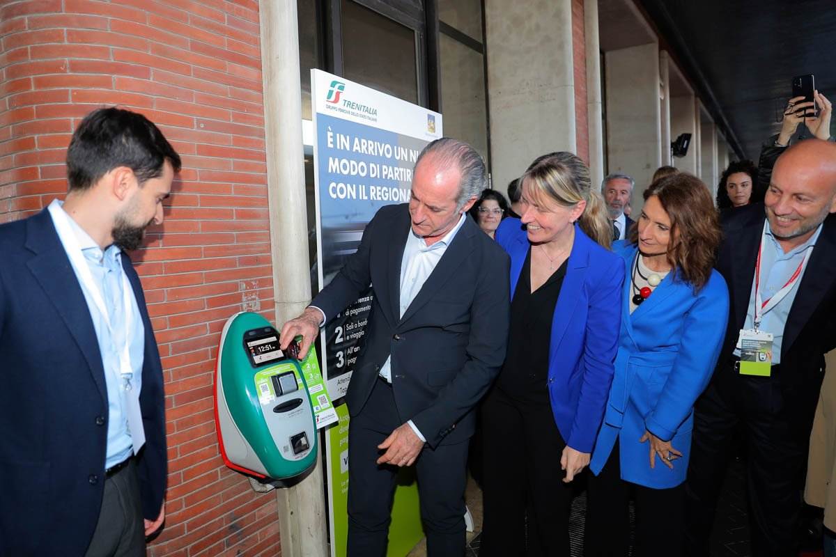 Presentazione del nuovo sistema di pagamento biglietti Tap&Tap sui treni regionali di Trenitalia della tratta Venezia-Verona