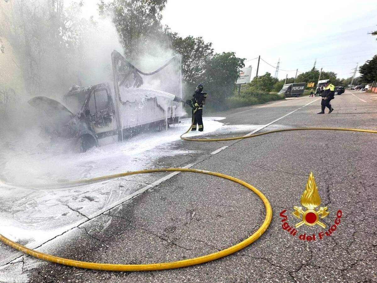 incendio furgone verona