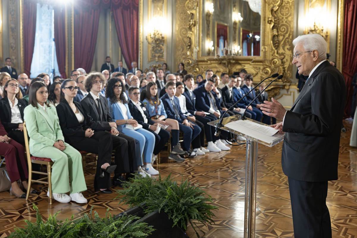 Il Presidente Mattarella alla cerimonia con i nuovi Alfieri della Repubblica
