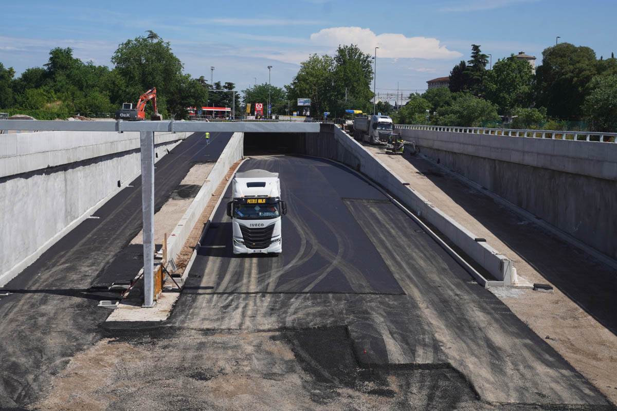 Sottopasso filovia via città di nimes - asfaltatura