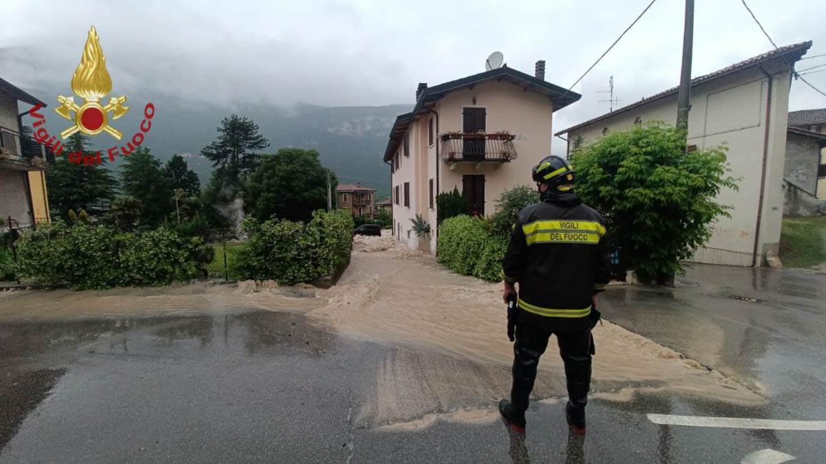 Torrente Ri esondato a Peri di Dolcè (21-05-2024)