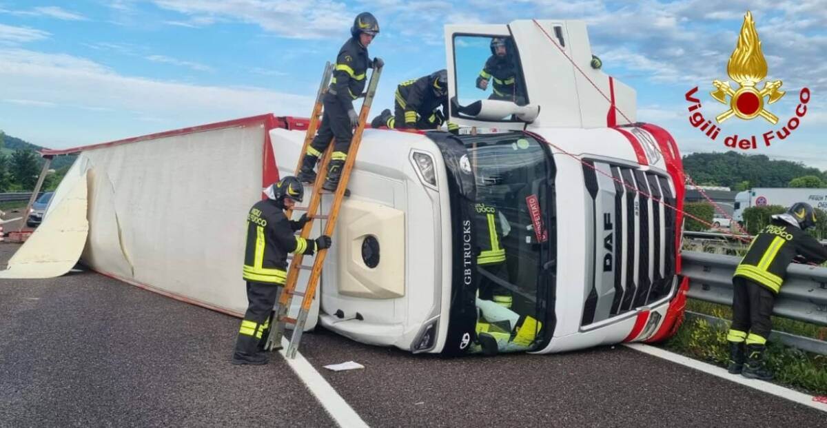 vigili del fuoco vicenza incidente a4 bovini