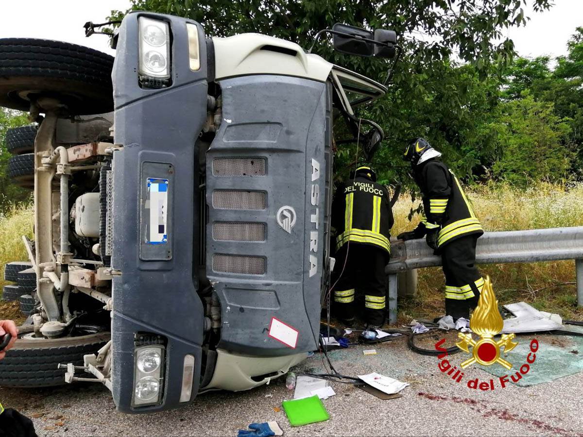 Incidente tangenziale nord SS12 Bussolengo - Vigli del fuoco