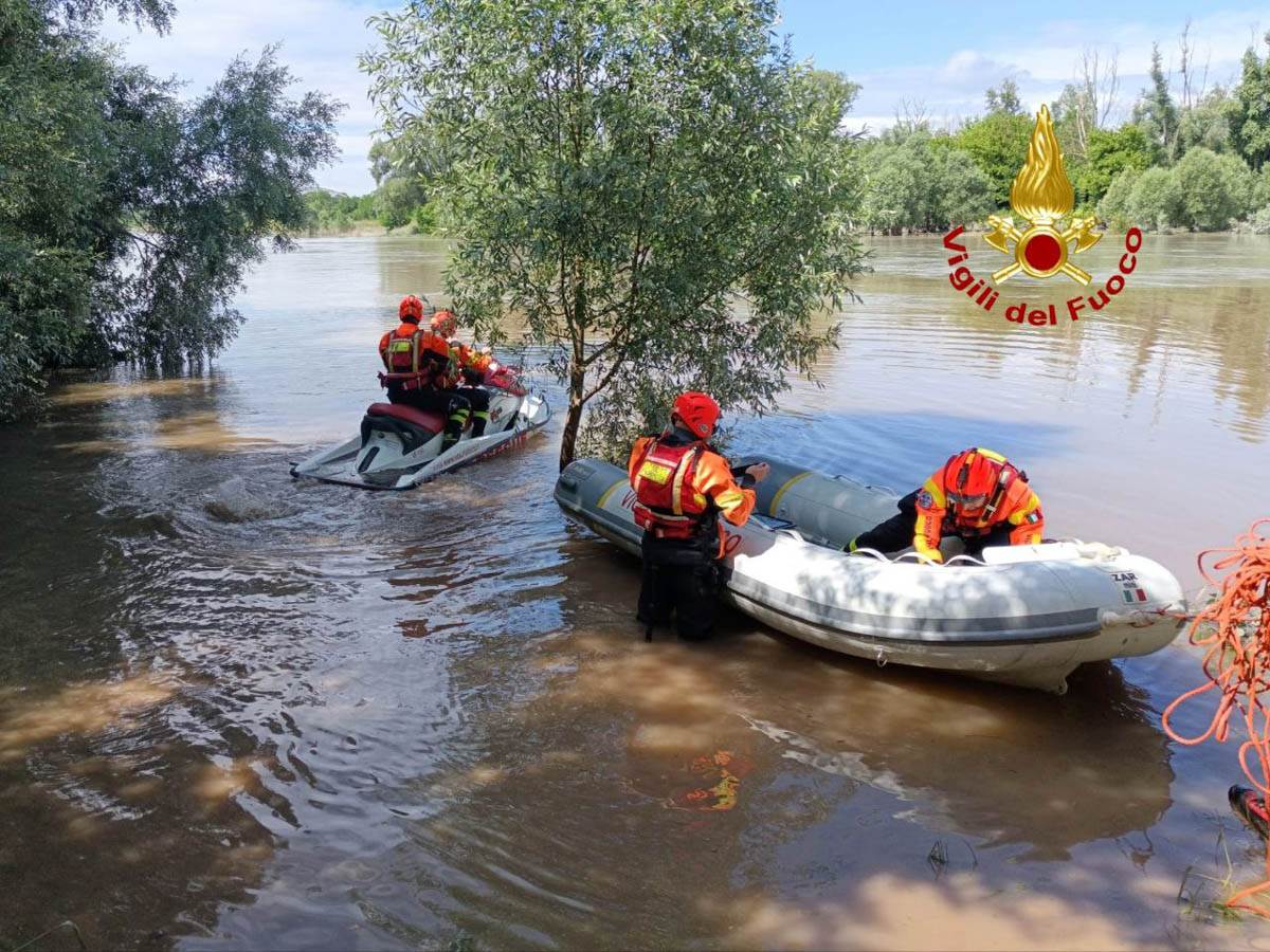 Ricerche vigili del fuoco Adige - moto d'acqua