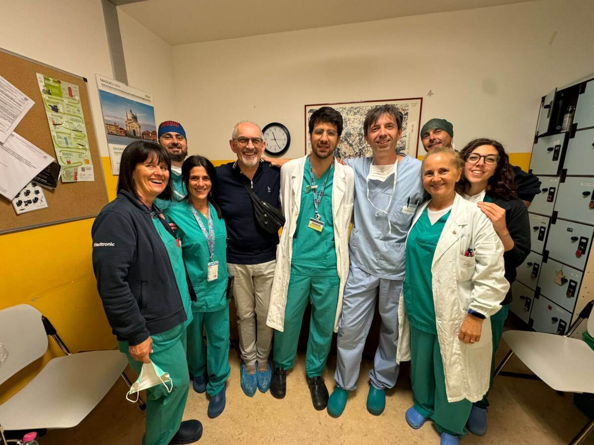 Borsa di studio Michele Pighi. I colleghi di Michele insieme al padre (quarto da sinistra)