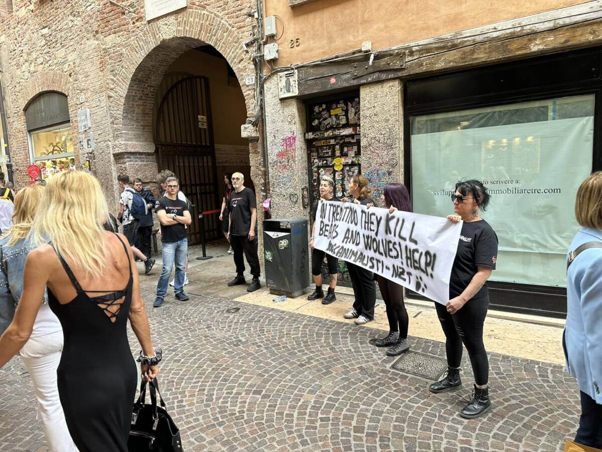 protesta animalisti casa giulietta