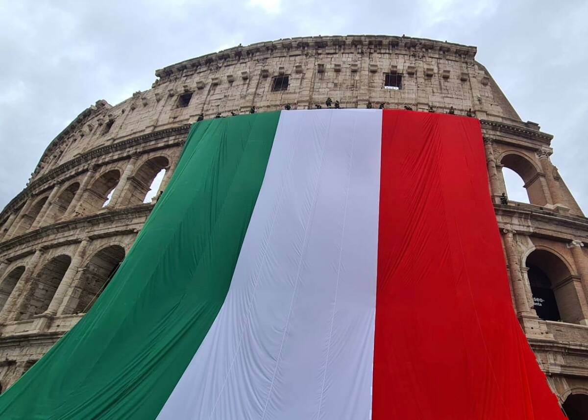 tricolore colosseo festa della repubblica