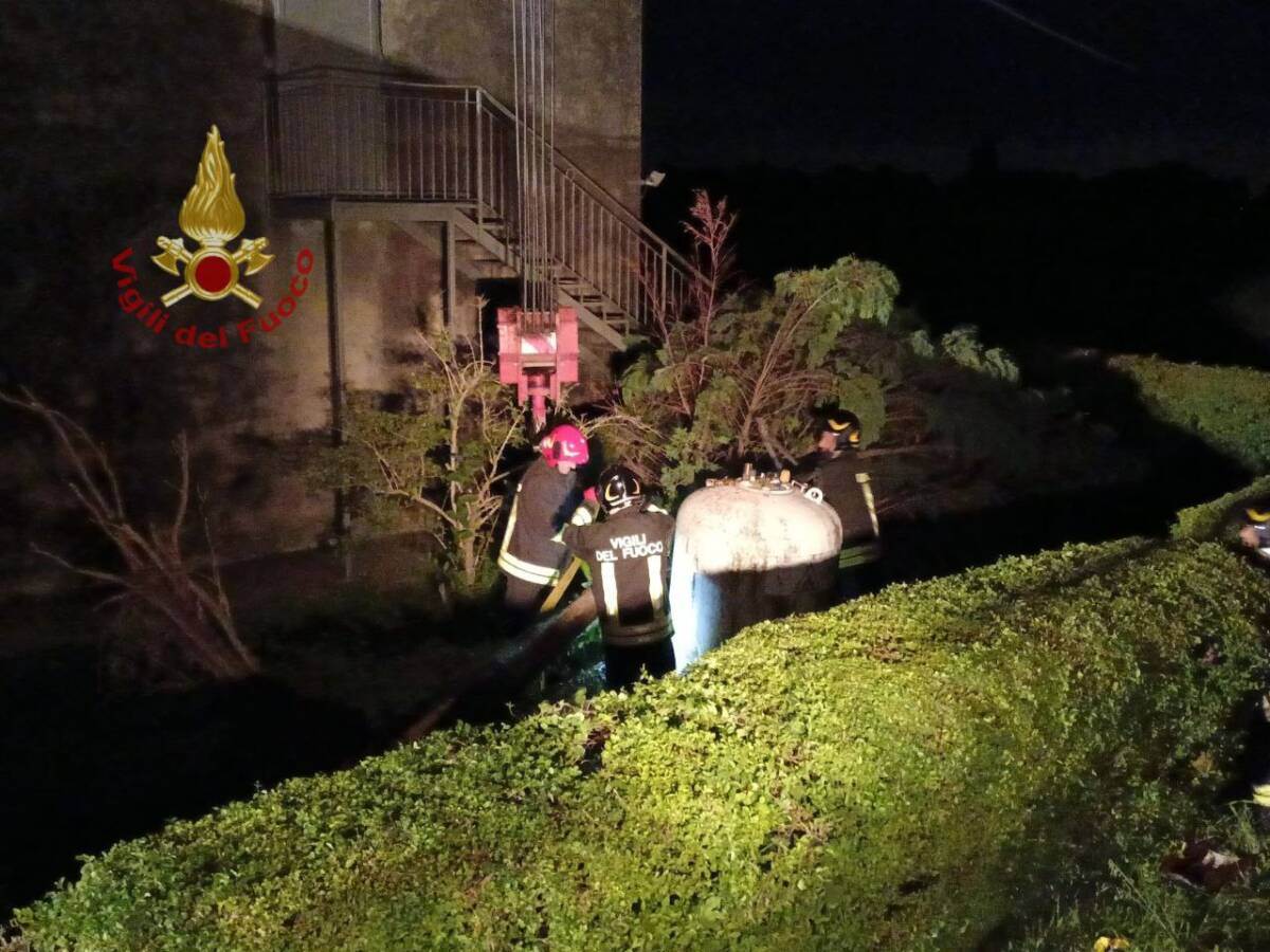 serbatoio gpl cerea vigili del fuoco