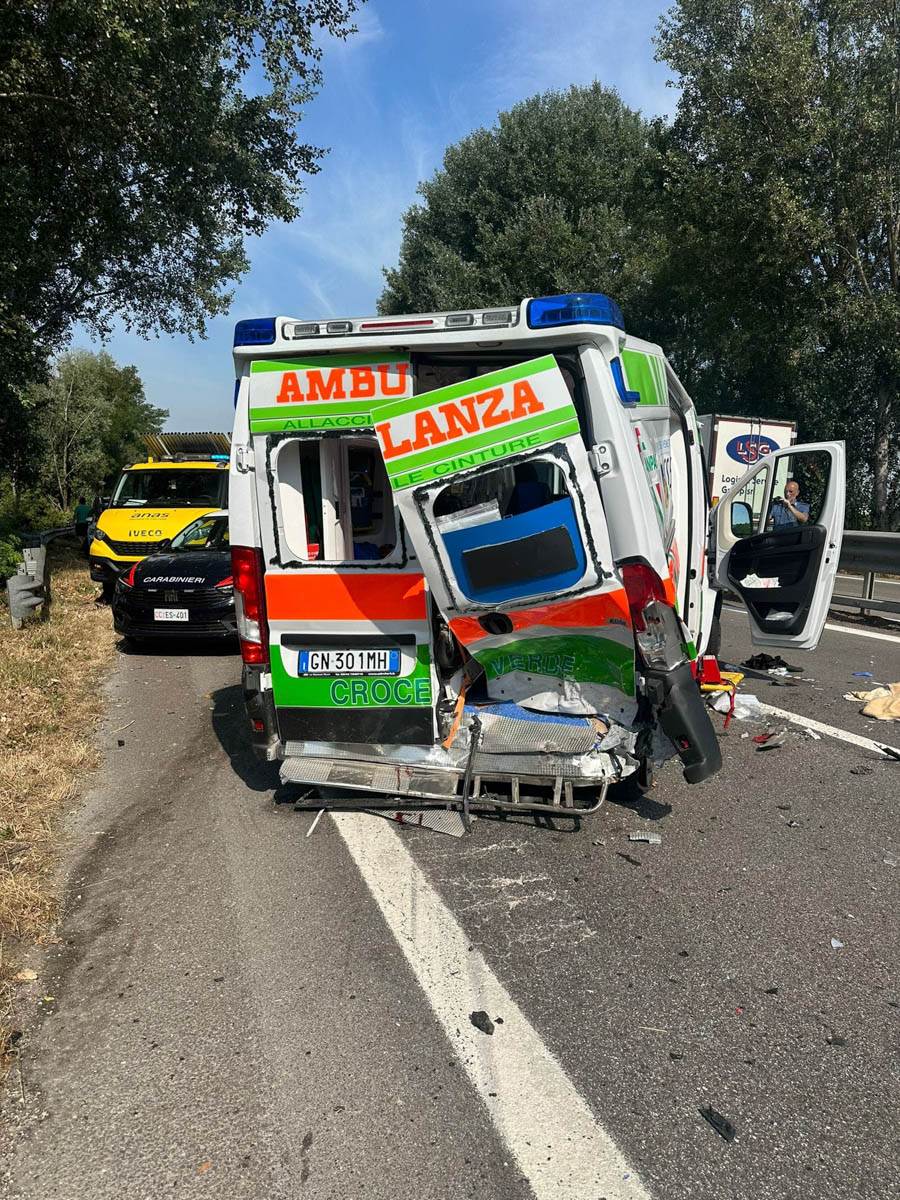 Ambulanza della Croce Verde di Adria travolta in Transpolesana