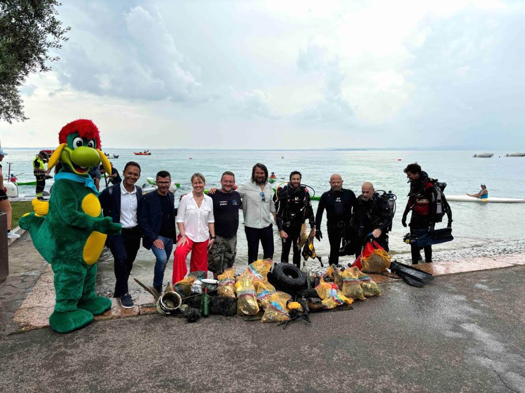 I rifiuti trovati a Bardolino dai sub di "Lago pulito 2024"