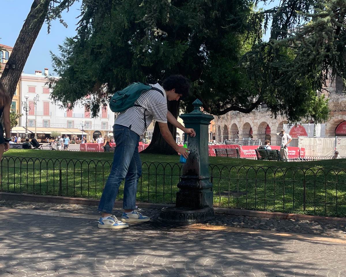 Caldo - fontana - fontanella - Verona - piazza Bra