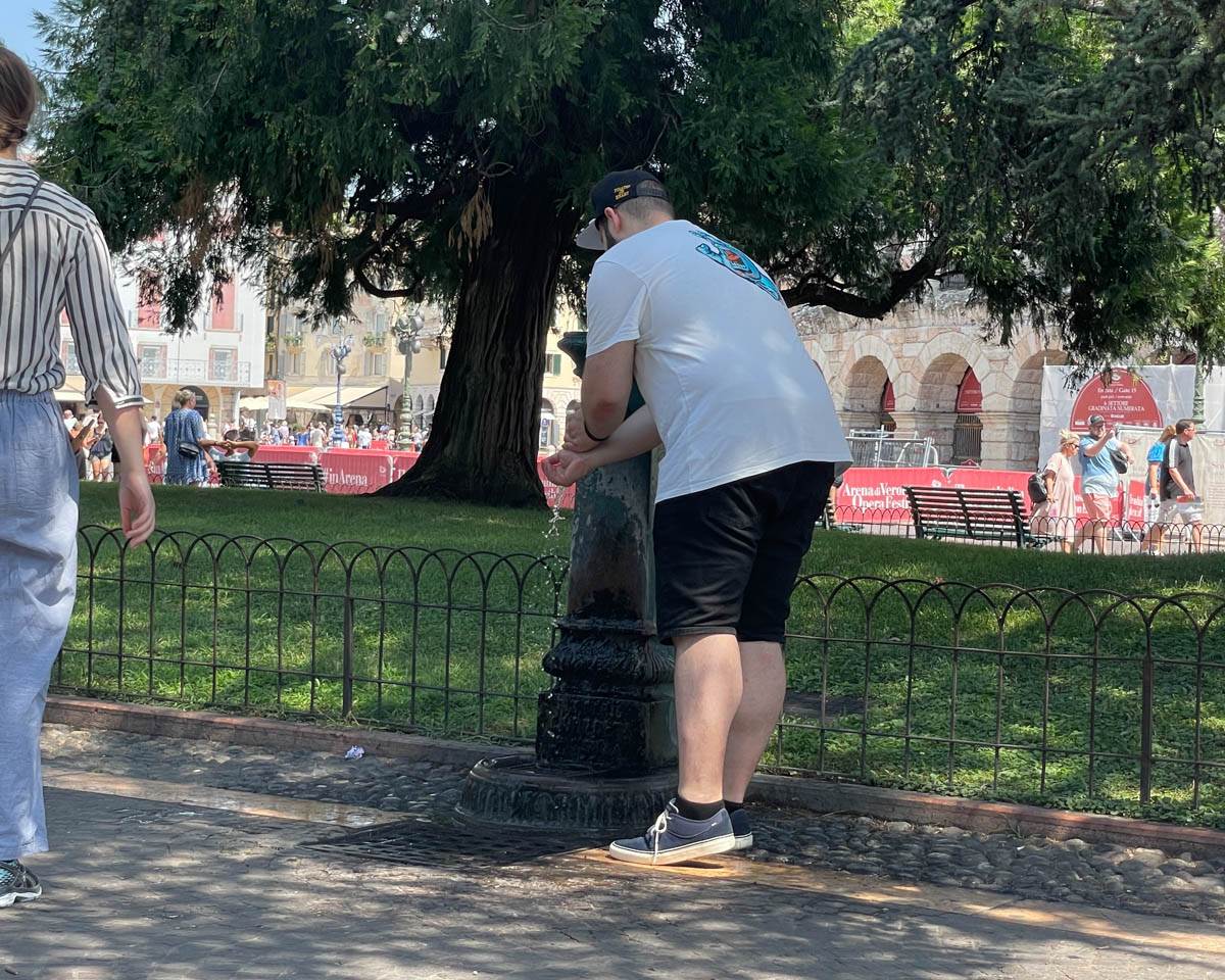 Caldo - fontana - fontanella - Verona - piazza Bra