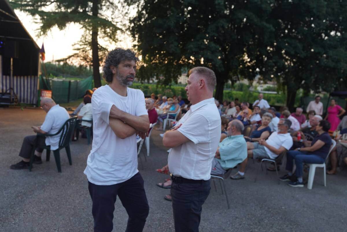 Il sindaco di Verona alla Festa dell'Unità di Quinzano, a colloquio con Giandomenico Allegri, consigliere comunale di Sommacampagna (29 luglio 2024)