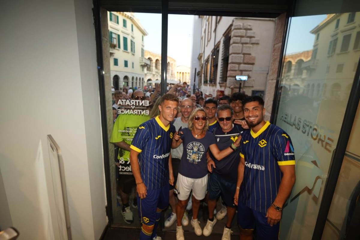 Hellas Verona - presentazione maglia 2024-2025