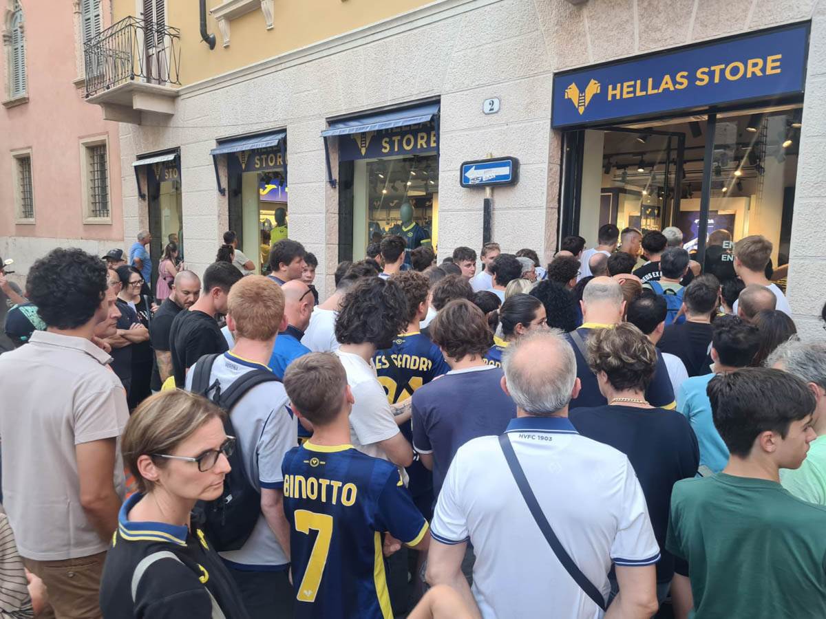 Hellas Verona - presentazione maglia 2024-2025
