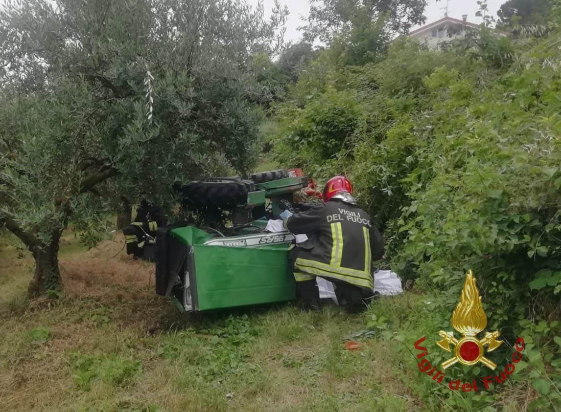 Incidente trattore Lavagno - Vigili del fuoco