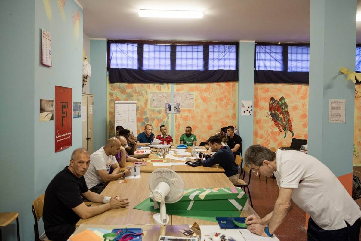 La Giuria MicroCosmo della Casa circondariale di Verona impegnata nella selezione dei film dell'edizione 2023 del Film Festival della Lessinia.