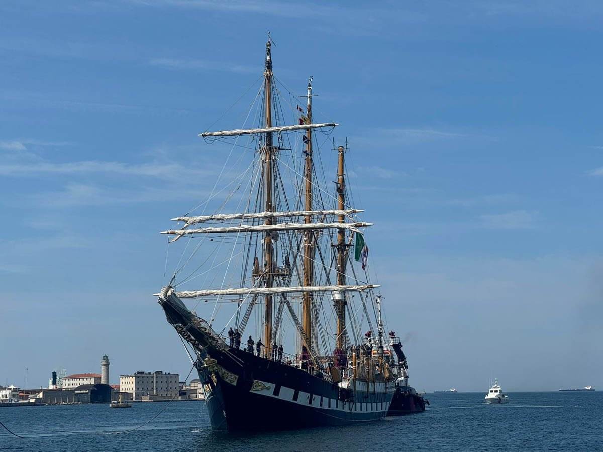 Nave Palinuro (Foto copyright Marina militare)