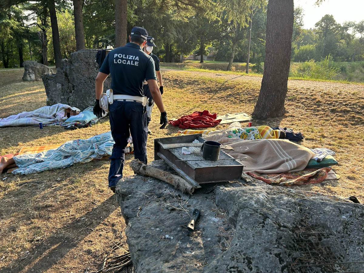 Sgombero della Polizia locale di Verona sui bastioni (28 agosto 2024)