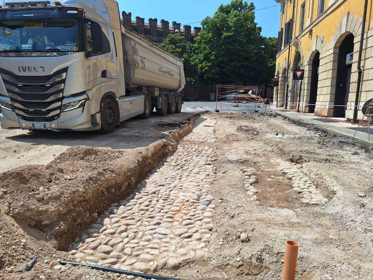 Ritrovamenti stradali Ottocento - Stradone Maffei