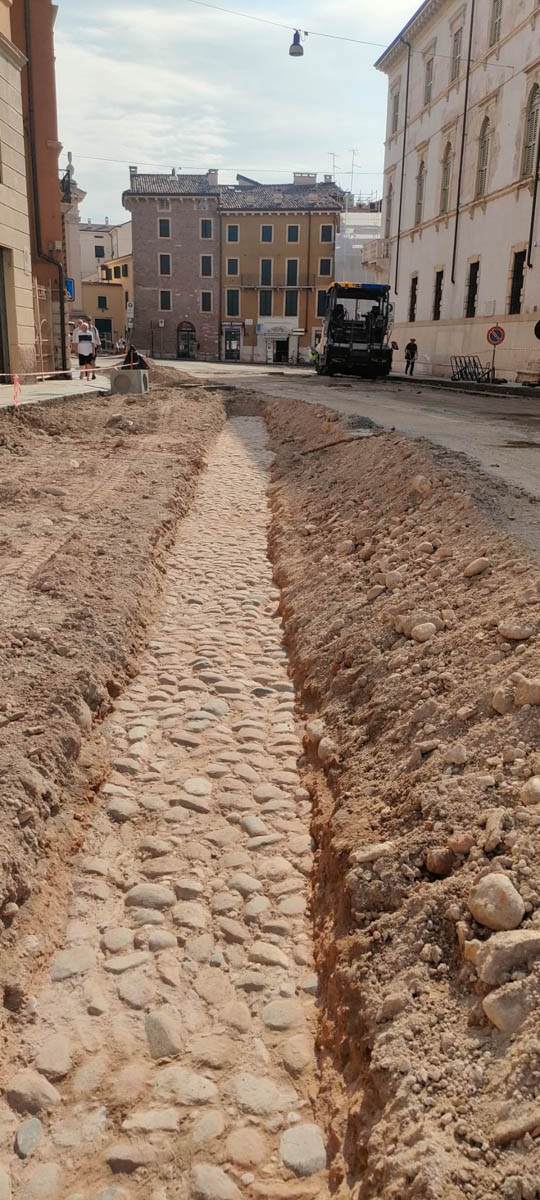 Ritrovamenti stradali Ottocento - Stradone Maffei