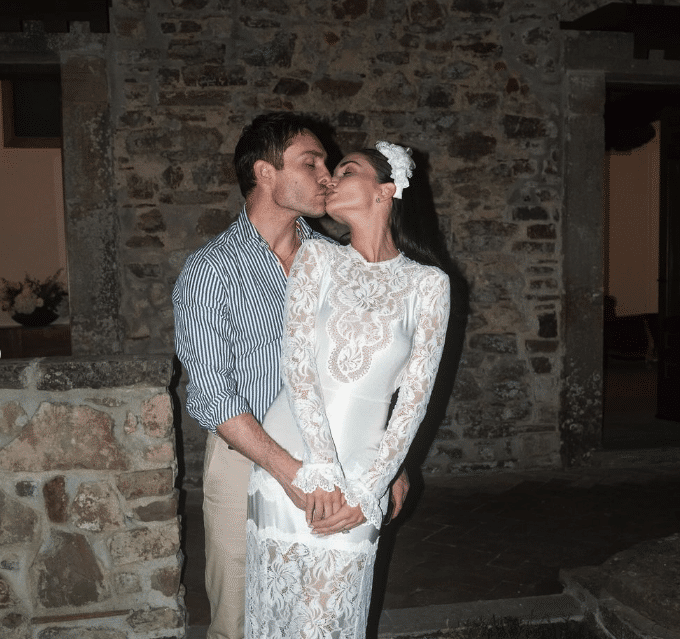 Ed Westiwick e Amy Jackson